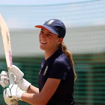 Simone Lourens Biography